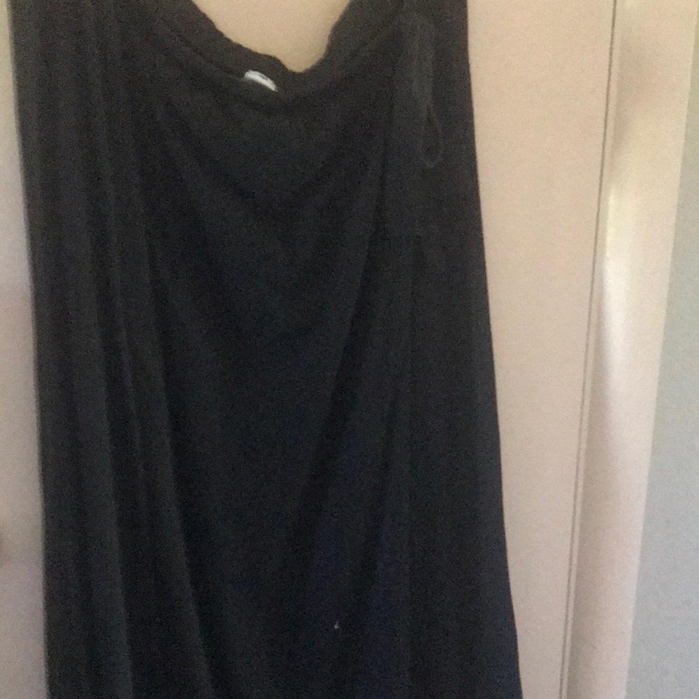 Black faux wrap skirt sz 3x..no measurements..goes well below knees..